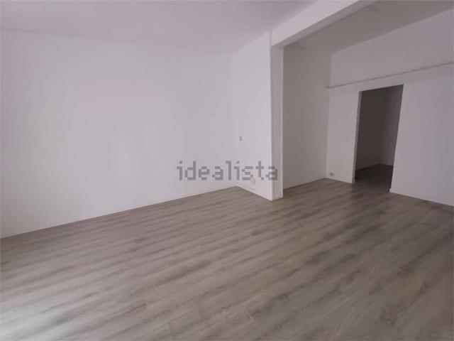 Locale Commerciale in affitto a Marche, Ancona