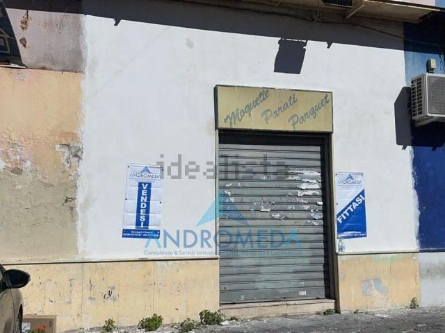 Locale Commerciale in affitto a Municipalità 2, Mercato