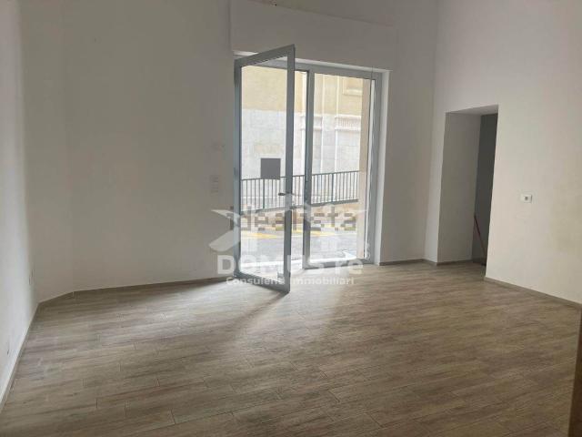 Locale Commerciale in affitto a Puglia, Barletta-andria-trani