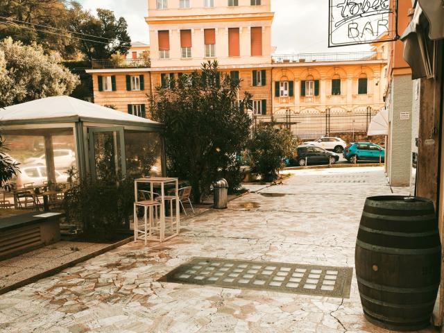 Locale Commerciale in affitto a Centro Ovest, Serra Riccò