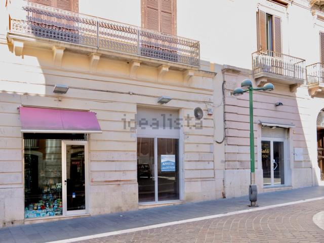 Locale Commerciale in affitto a Ponticelli, Benevento