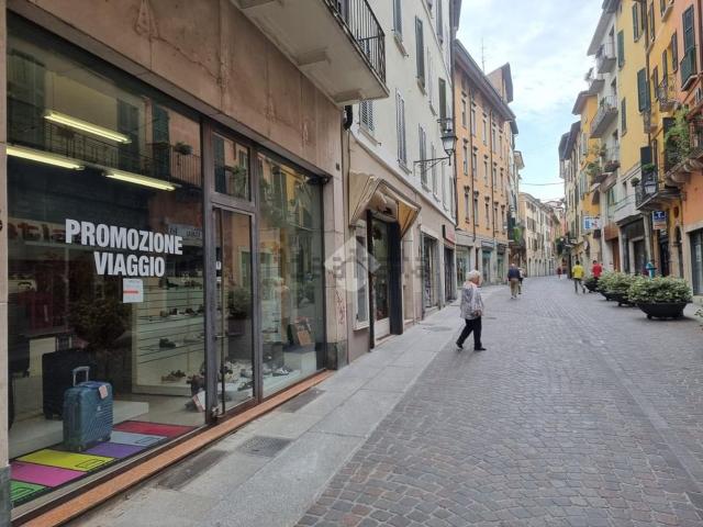 Locale Commerciale in affitto a Zona Centro, Brescia