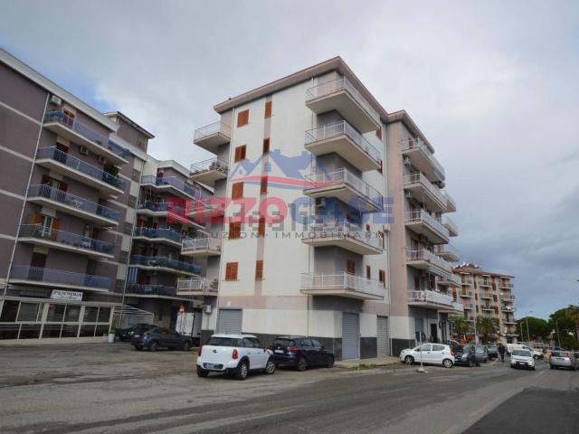 Locale Commerciale in affitto a Corigliano-Rossano, Calabria