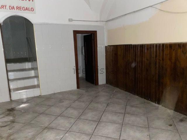 Locale Commerciale in affitto a Sessa Aurunca, Campania