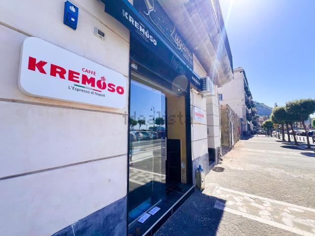 Locale Commerciale in affitto a Rione Ortodonico, Pozzuoli
