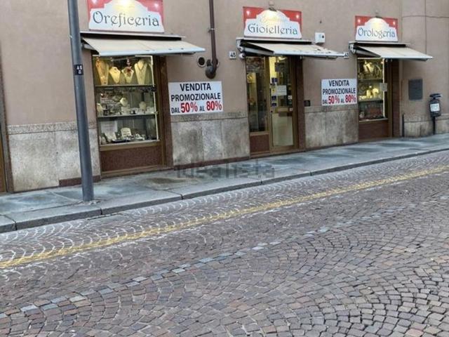 Locale Commerciale in affitto a Piemonte, Asti