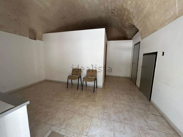Locale Commerciale in affitto a Valenzano San Lorenzo, Puglia
