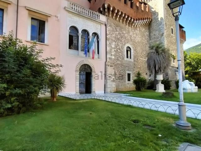 Locale Commerciale in affitto a Perticata, Carrara