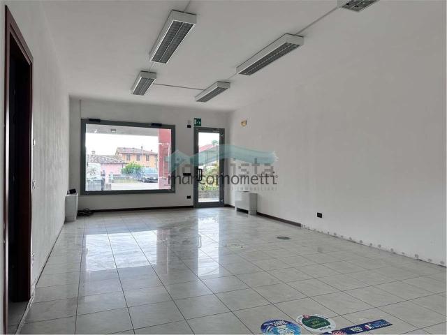 Locale Commerciale in affitto a Fregona, Veneto