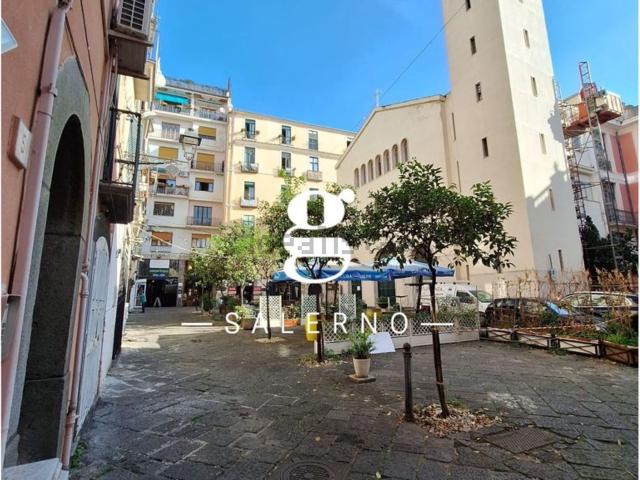 Locale Commerciale in affitto a Salerno, Campania