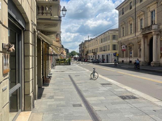 Locale Commerciale in affitto a Parma Centro, Sorbolo