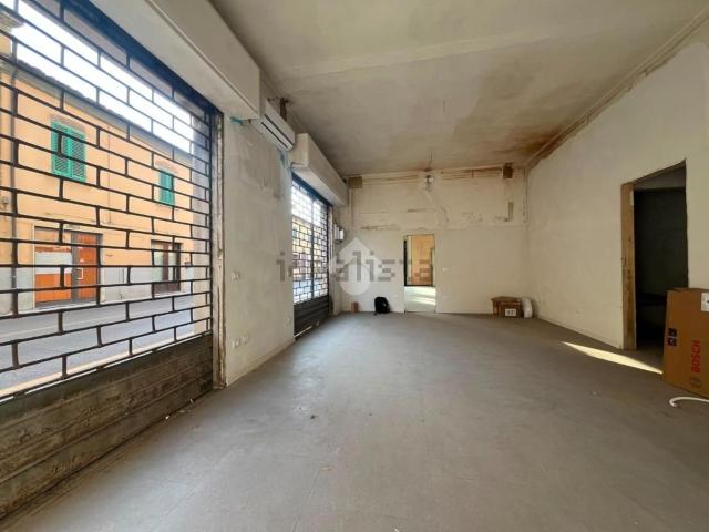 Locale Commerciale in affitto a Ponte alla Pergola, Pistoia
