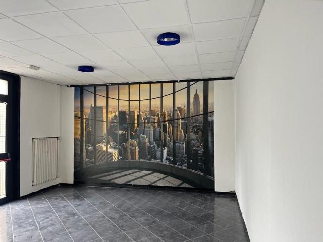 Locale Commerciale in affitto a Buon Pastore-Sant'Agnese-San Damaso, Modena