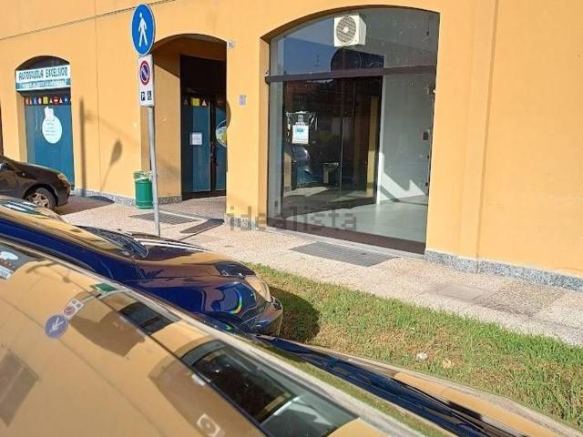 Locale Commerciale in affitto a Castano Primo, Lombardia