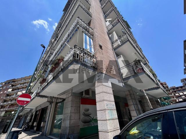 Locale Commerciale in affitto a Municipalità 5, Campania