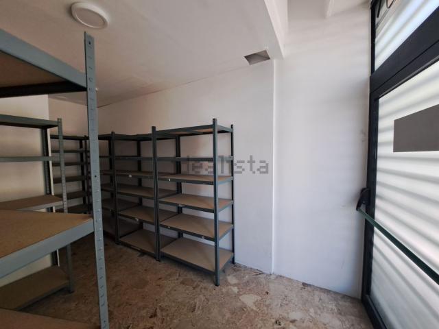 Locale Commerciale in affitto a Pescara, Abruzzo