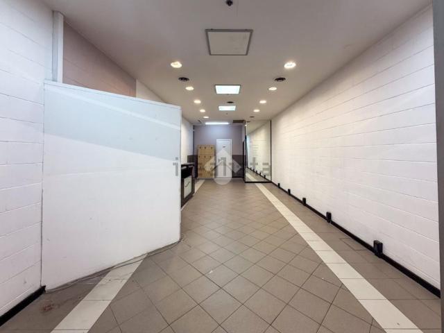 Locale Commerciale in affitto a Casalmaggiore, Lombardia
