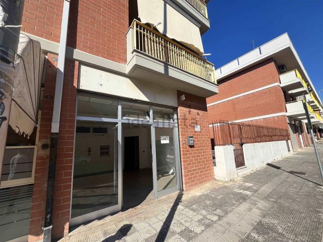 Locale Commerciale in affitto a Valenzano San Lorenzo, Puglia