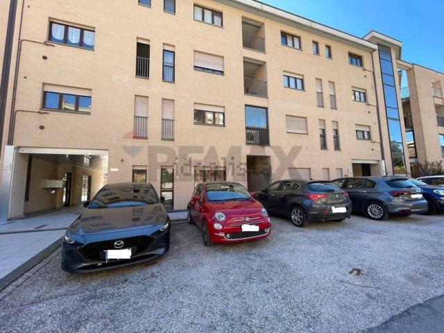 Locale Commerciale in affitto a San Francesco, Tornimparte