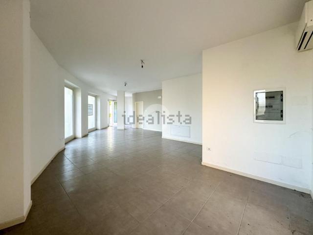 Locale Commerciale in affitto a Montichiari, Lombardia