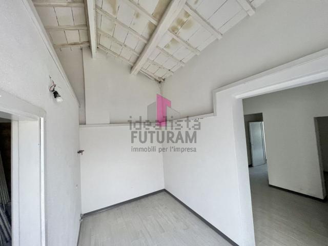 Locale Commerciale in affitto a Nove, Veneto