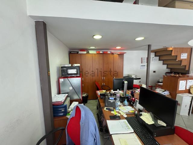 Locale Commerciale in affitto a Circoscrizione 1, Piemonte