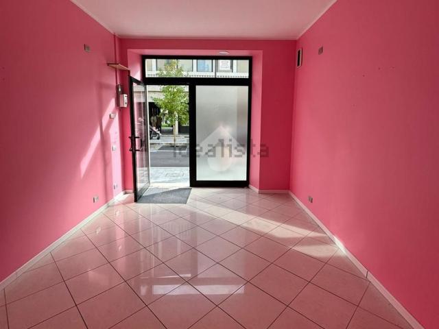 Locale Commerciale in affitto a Trescore Balneario, Lombardia