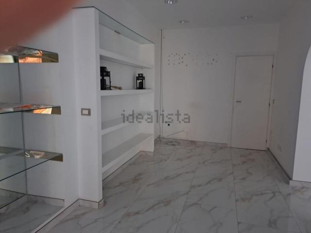 Locale Commerciale in affitto a Calabria, Catanzaro