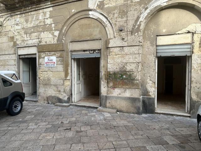 Locale Commerciale in affitto a Puglia, Lecce