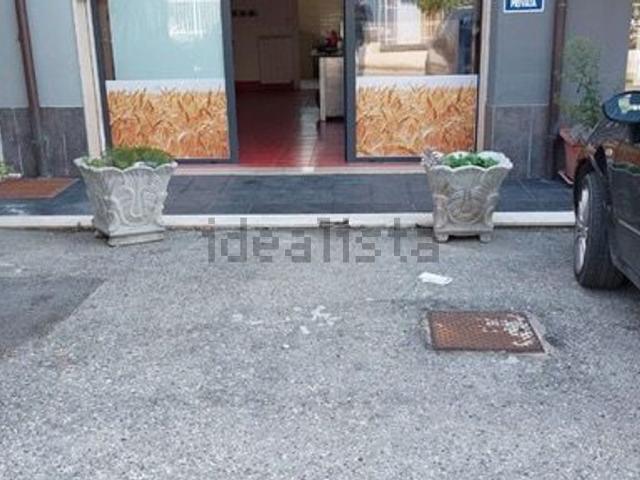 Locale Commerciale in affitto a Pettino, Tornimparte
