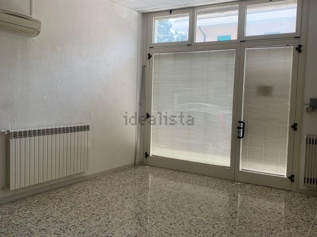 Locale Commerciale in affitto a Pescara, Abruzzo