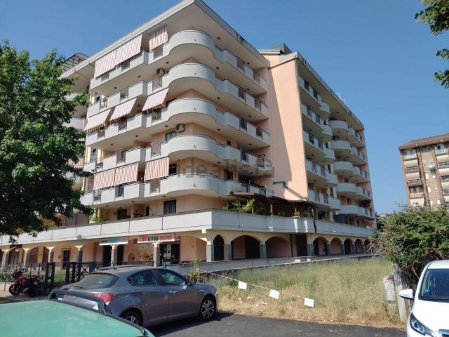 Locale Commerciale in affitto a Santa Maria Capua, Campania
