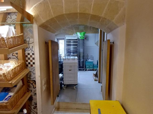 Locale Commerciale in affitto a Rioni Sassi, Matera