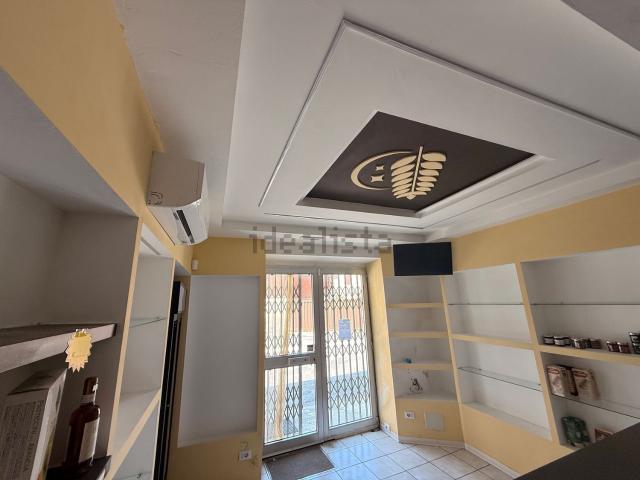 Locale Commerciale in affitto a Piemonte, Alessandria