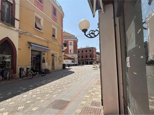 Locale Commerciale in affitto a Unione di comuni Valmarecchia, Santarcangelo Di