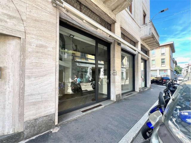 Locale Commerciale in affitto a Biumo Superiore, Varese
