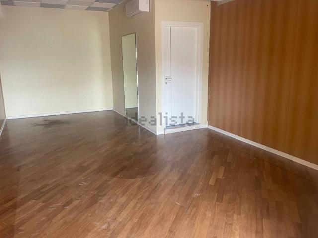 Locale Commerciale in affitto a Livorno