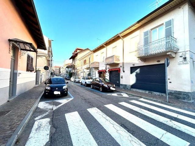 Locale Commerciale in affitto a Borgo Uriola, Piemonte