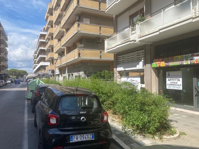 Locale Commerciale in affitto a Rancitelli, Pescara