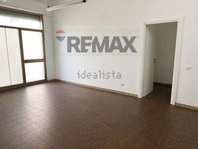 Locale Commerciale in affitto a Villa Doloretta, Cagliari