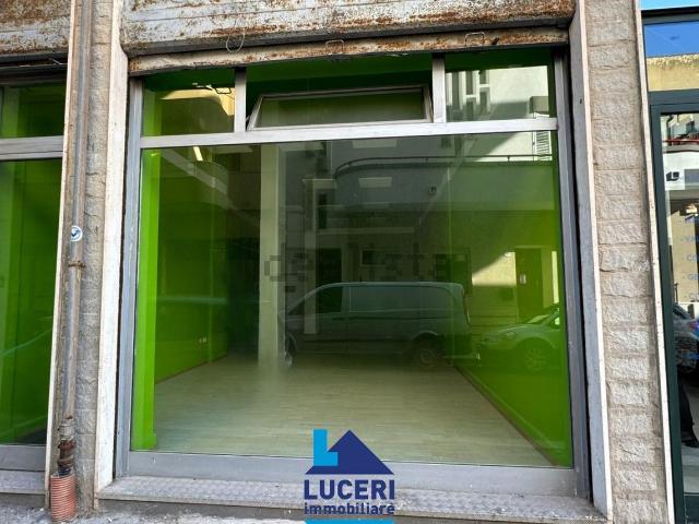 Locale Commerciale in affitto a Puglia, Lecce