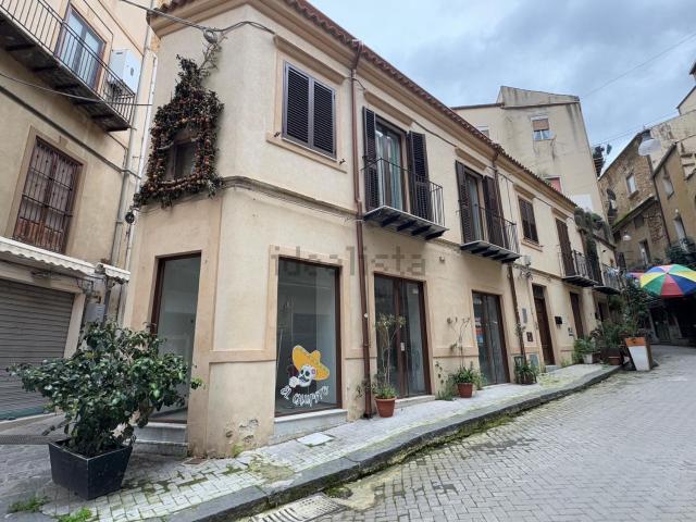 Locale Commerciale in affitto a Quartiere Provvidenza, Caltanissetta