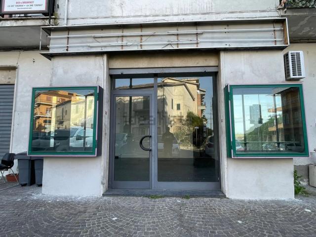 Locale Commerciale in affitto a Centro Storico, Anguillara Sabazia