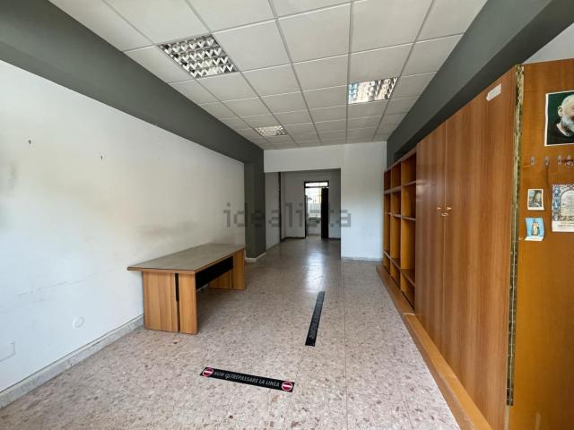 Locale Commerciale in affitto a Calabria, Catanzaro