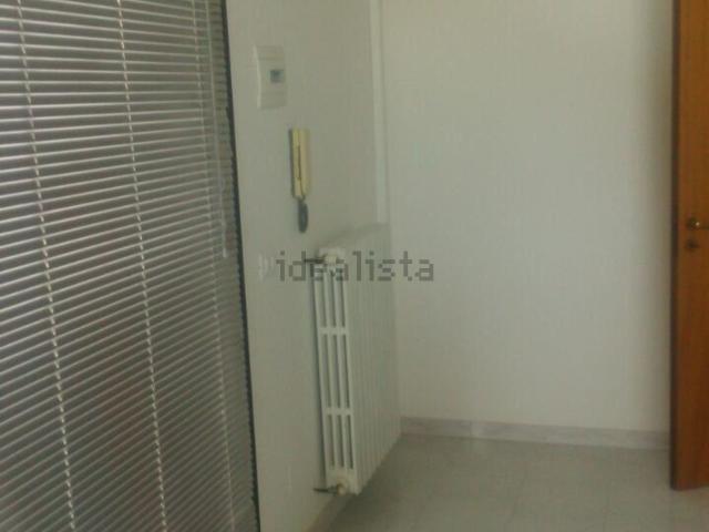 Locale Commerciale in affitto a Spoltore, Abruzzo