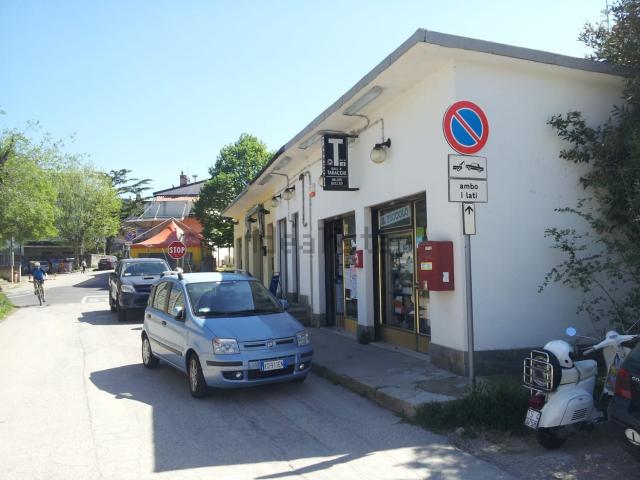 Locale Commerciale in affitto a Muggiò, Friuli-Venezia Giulia