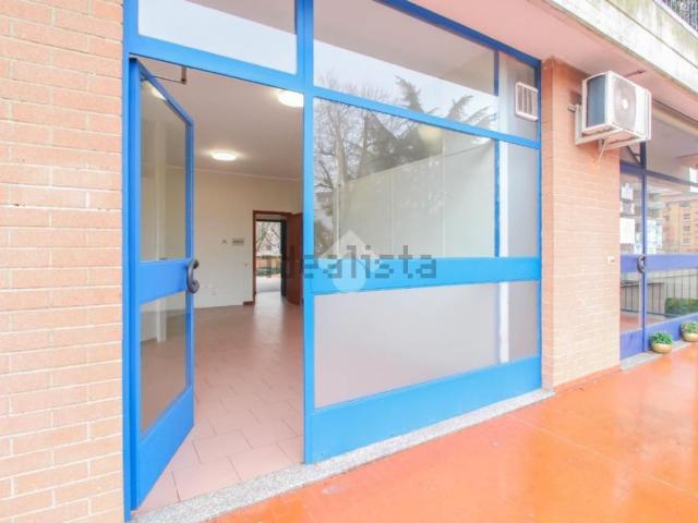 Locale Commerciale in affitto a Locate Triulzi, Lombardia
