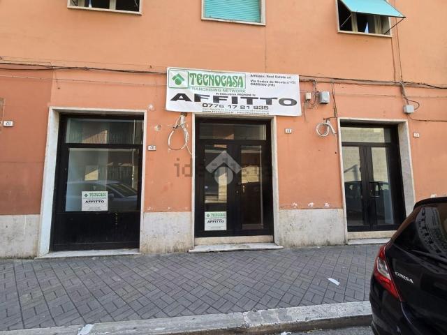 Locale Commerciale in affitto a San Silvestro, Cassino