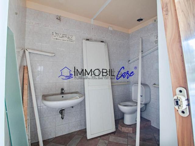 Locale Commerciale in affitto a Livorno