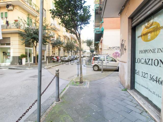 Locale Commerciale in affitto a Salerno, Campania